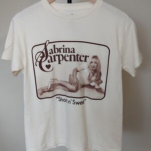 Sabrina Carpenter Cream Graphic Womans T-Shirt Sz Extra Small 100% Cotton